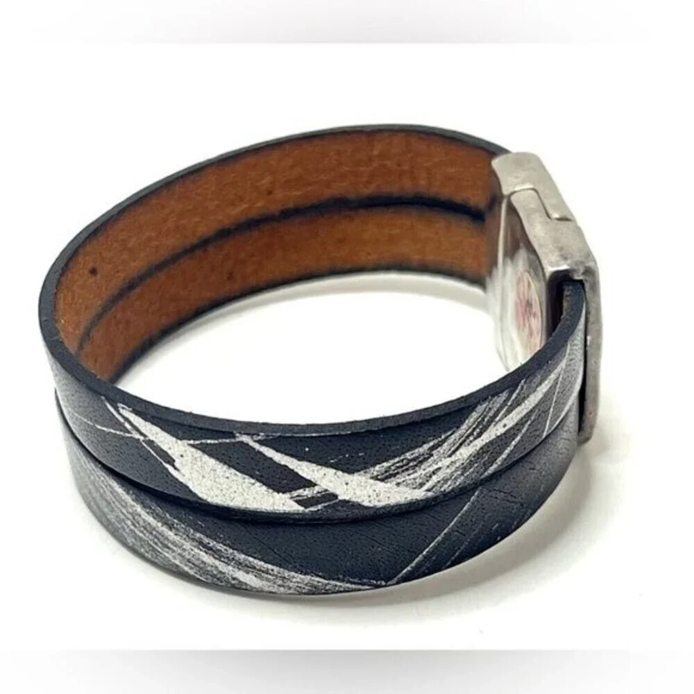 Double Leather Artisan Crafted Bracelet with Hammered Metal​​ - Picture 2 of 7